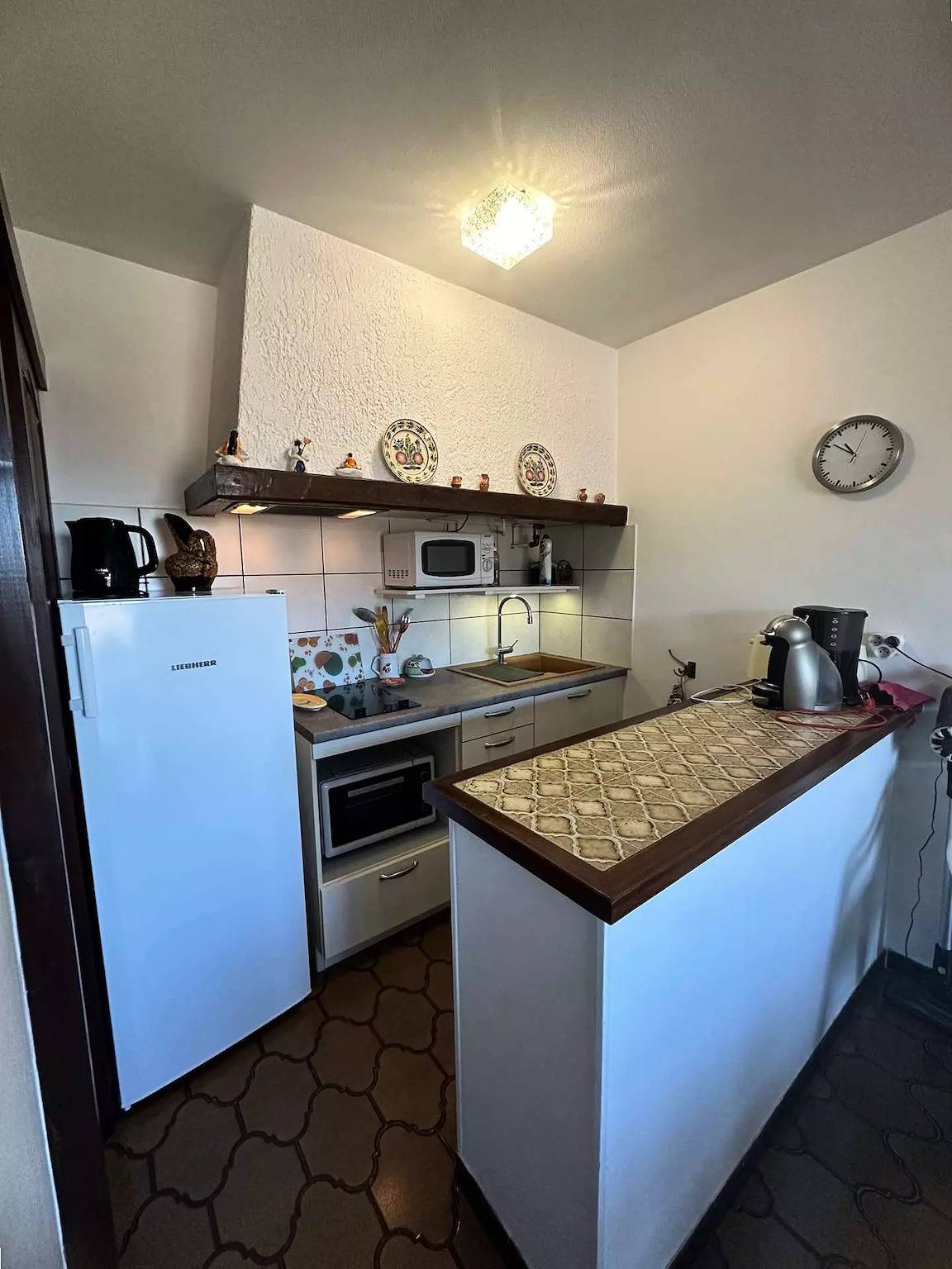 Appartement entier, Appartement à 100m de la plage avec 4 couchages in Le Brusc, Six-Fours-les-Plages