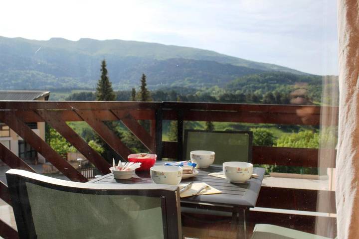 Appartement de vacances pour 5 personnes, avec piscine ainsi que balcon et vue