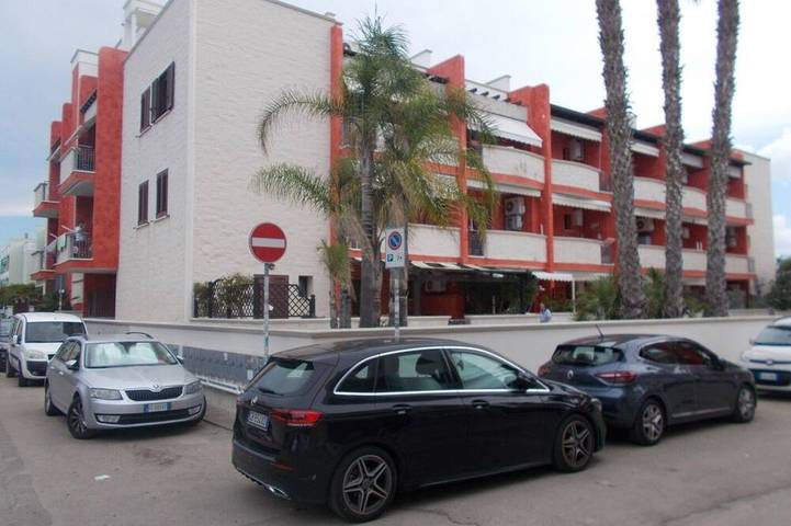 Location de vacances pour 4 personnes, avec balcon ainsi que jardin et jacuzzi, animaux acceptés à Baia Verde