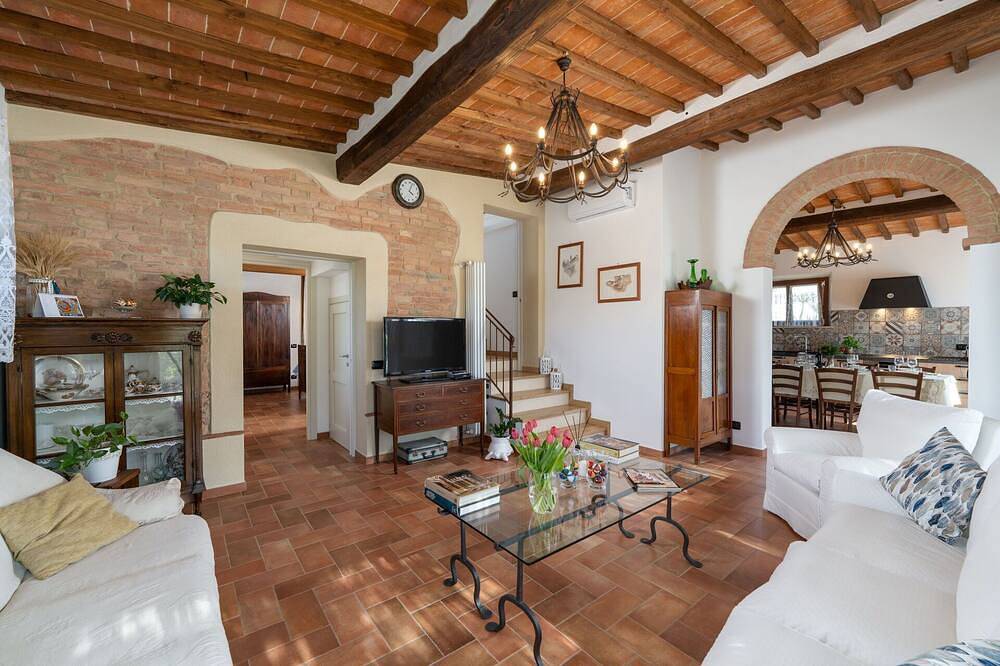 Villa in Siena with 4 bedrooms sleeps 8 in Siena, Siena Province