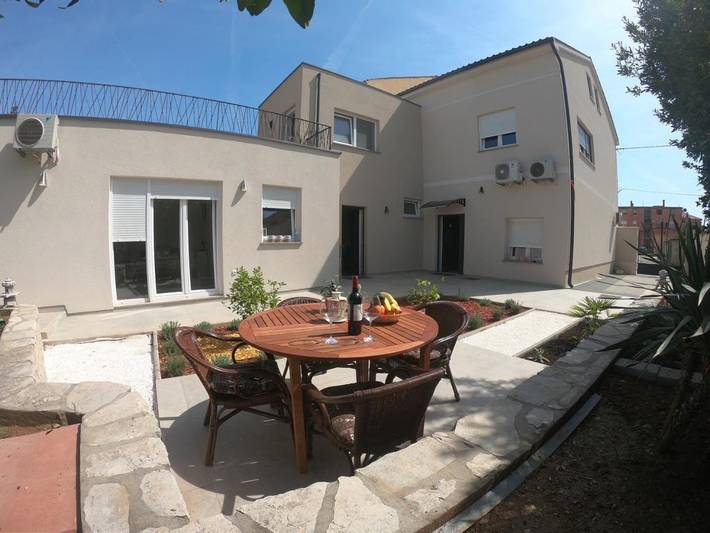 Maison d’hôte pour 3 personnes, avec Balcon et Terrasse ainsi que Jardin et Vue à Pula