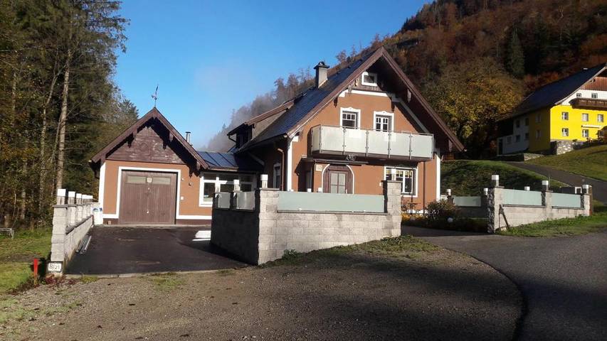 Ferienwohnung für 6 Personen, mit Balkon und Terrasse sowie Garten und Ausblick in Hintersee (Salzburger Land)