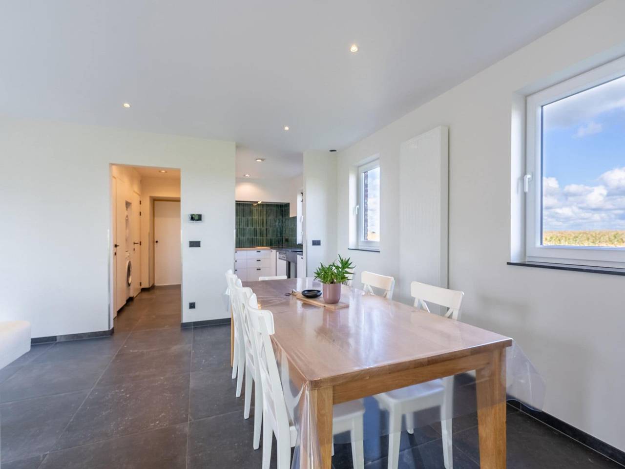 Ruime vakantiewoning met vijver in Roesbrugge-Haringe, Poperinge