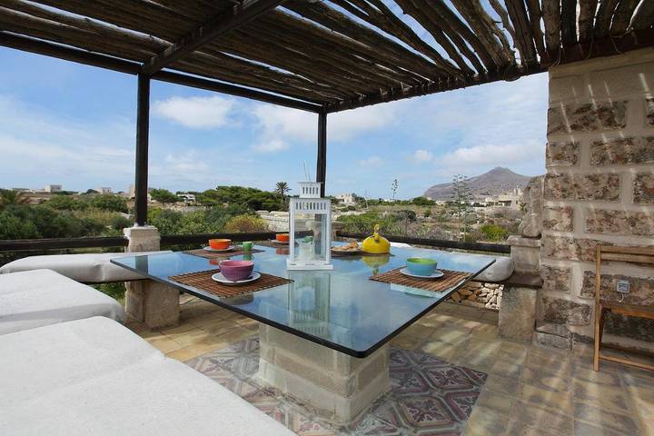 Casa vacanza per 6 persone, con Balcone e Terrazza nonché Giardino e Panorama in Isole Egadi
