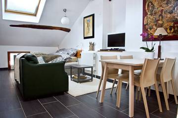 Gîte pour 2 personnes, avec terrasse et jardin à Venon