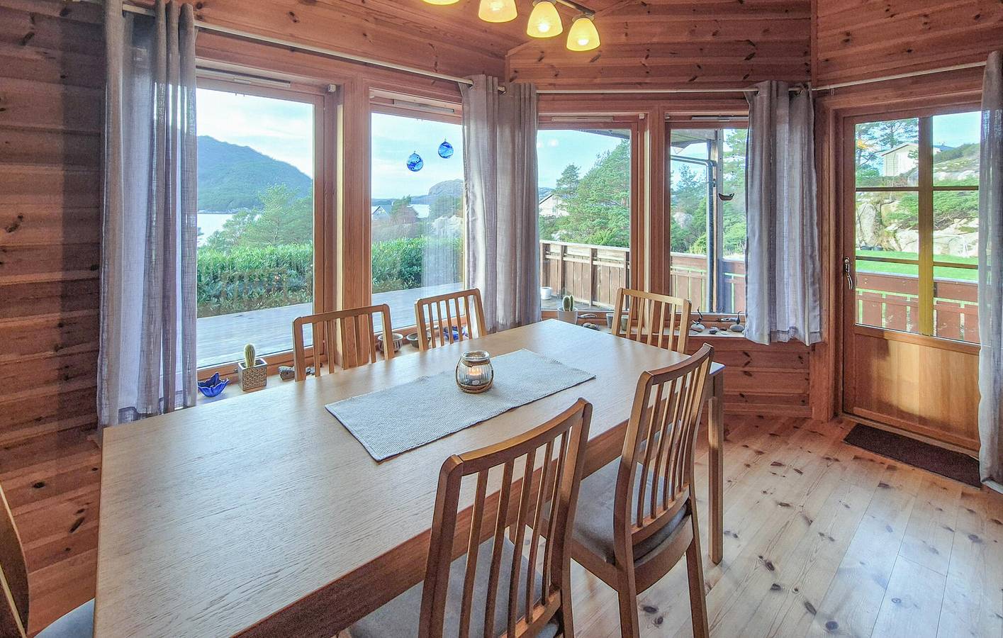 Feriehus for 9 personer med terrasse in Sognefjorden