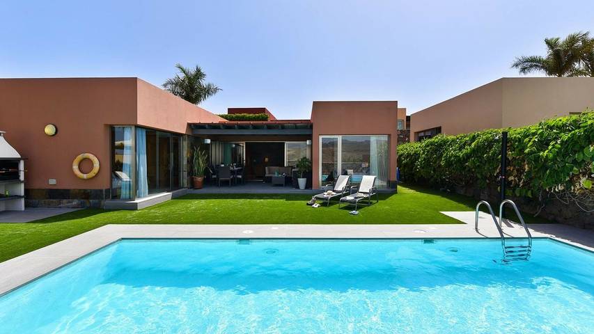 Chalet para 4 personas, con jardín además de terraza y piscina, Se admiten mascotas en San Bartolomé de Tirajana