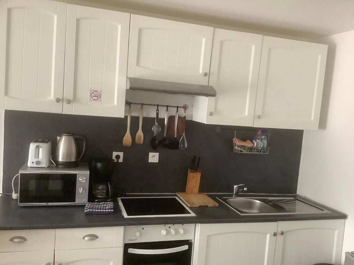 Appartement entier, One-Bedroom Apartment in Saint-Ciers-sur-Gironde, Région de Blaye