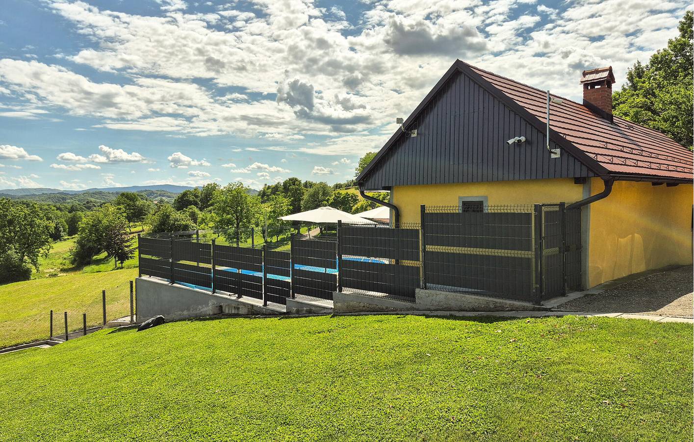 Gemütliche Ferienwohnung mit Pool, WLAN, Klimaanlage und Parkplatz in Varazdin