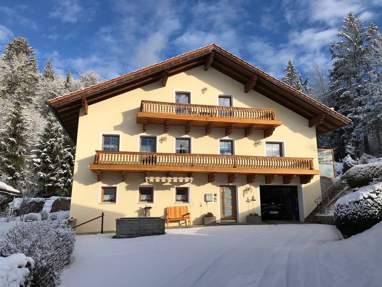 Ganze Wohnung, Ferienwohnung 'Haus Peschl Fewo 1' mit Terrasse, Gemeinschaftsgarten und Wlan in Neureichenau, Ostbayern