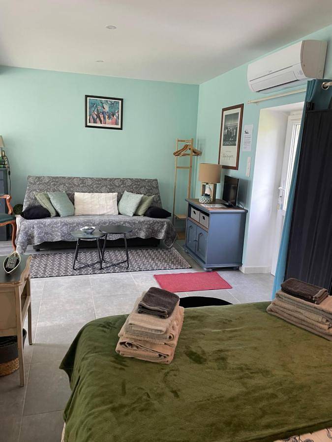 Appartement entier, One-Bedroom Apartment in Courson, Noues de Sienne