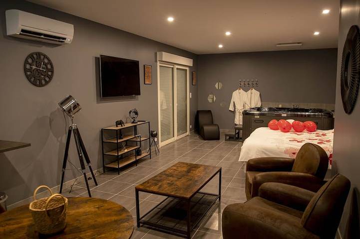 Gîte pour 2 personnes, avec Jacuzzi et Terrasse à Saint-Bauzille-de-la-Sylve