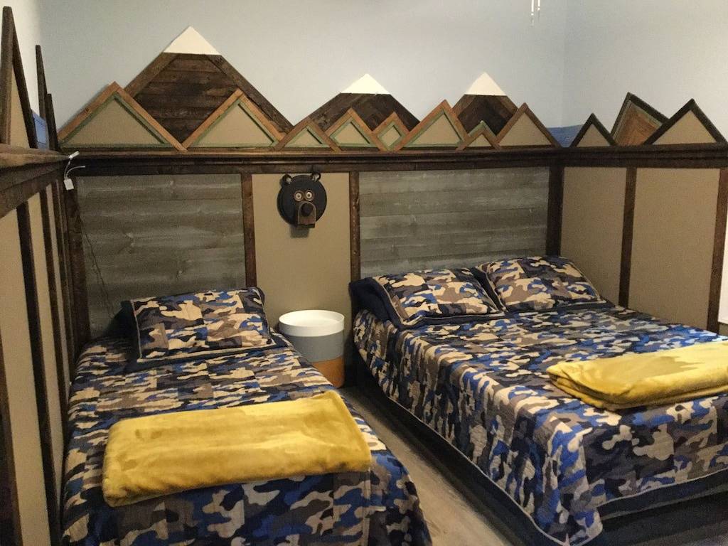 Quiet & Chic 3 Br Cottage w/ Private Garden Near Downtown Asheville in Blue Ridge Parkway, Buncombe County