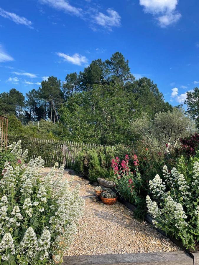 Location de vacances pour 6 personnes, avec vue ainsi que balcon et piscine à Saint-Genest-de-Beauzon - 2