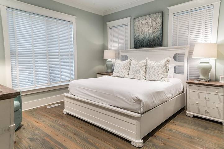 Vacation rental for 10 people, with pool and balcony in Seaside