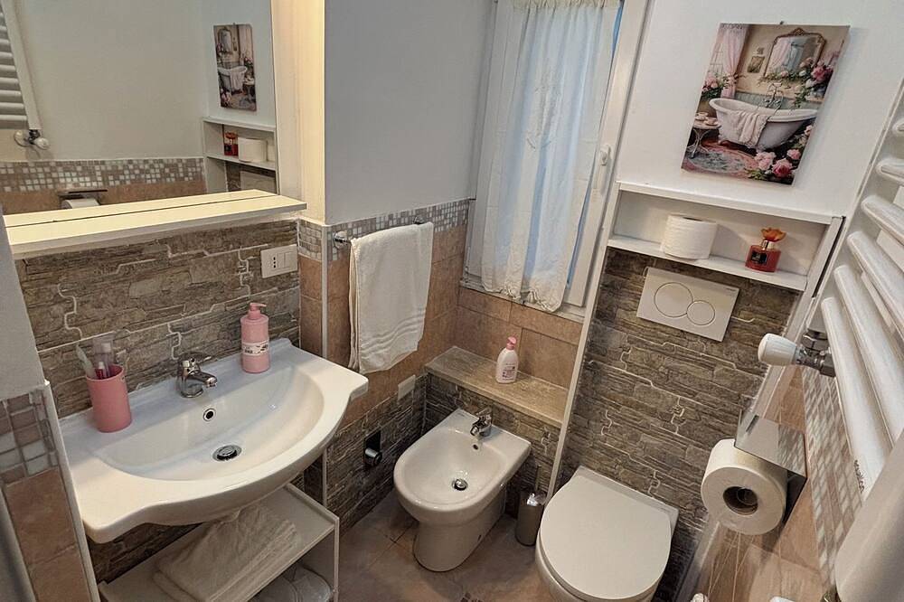 Entire apartment, Biddy's House| Rome, Castles & Airport in Ciampino, Parco Regionale dei Castelli Romani