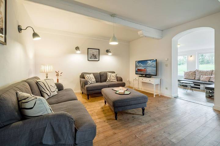 Ganze Wohnung, Lieblingsplatz: Bauernhaus am Mühlendamm mit Meerblick-Garten, Ofen, Sauna in Kallebyer Strand, Steinbergkirche