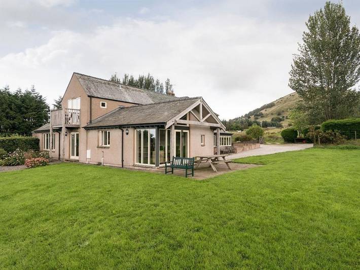 Cottage for 8 people, with balcony, with pets in the Lake District