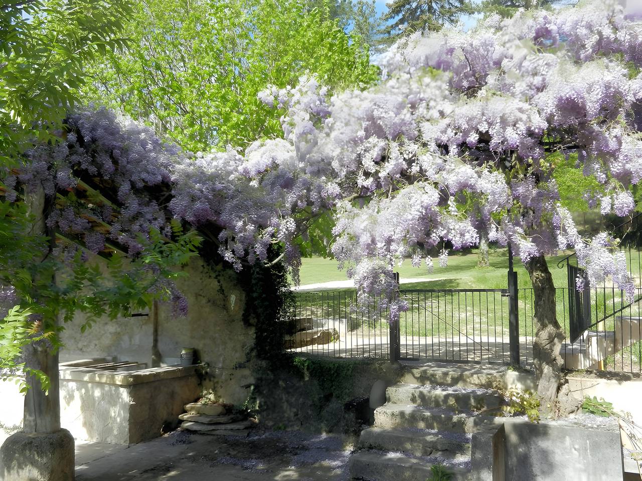 Vakantiehuis 'La Bastide Des Monge - Gîte Lola' met bergzicht, Wi-Fi en airco in Vercheny, Die en omgeving
