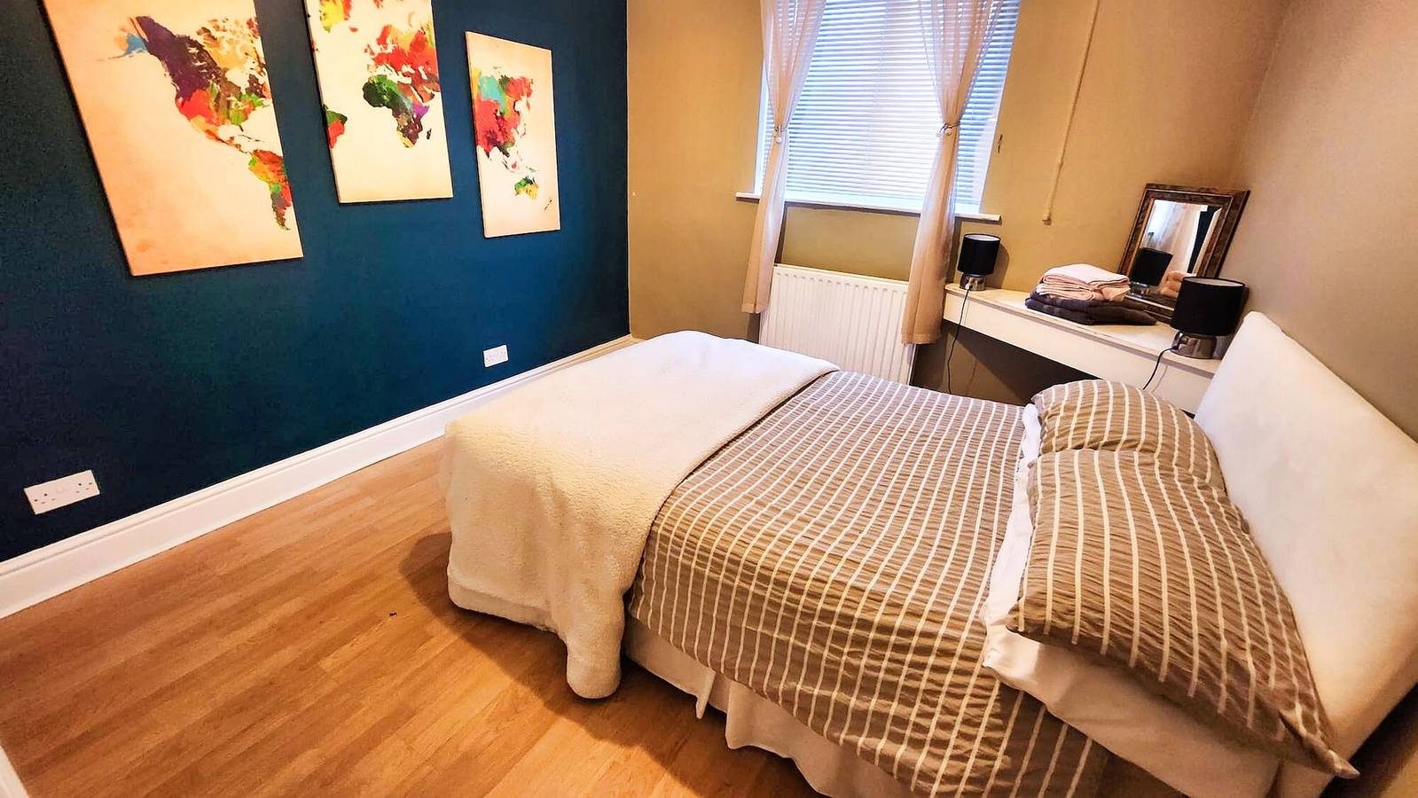 Bungalow grande con 3 camas y 2 baños, jardín cerrado muy grande, alojamiento gratuito para perros in Birmingham, Birmingham y alrededores