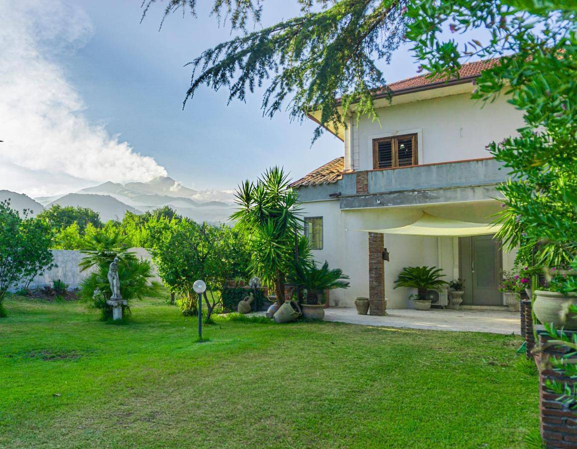 Villa Asia in Viagrande, Etna