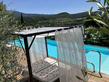 Gîte pour 2 personnes, avec jardin ainsi que piscine et terrasse dans la Drôme