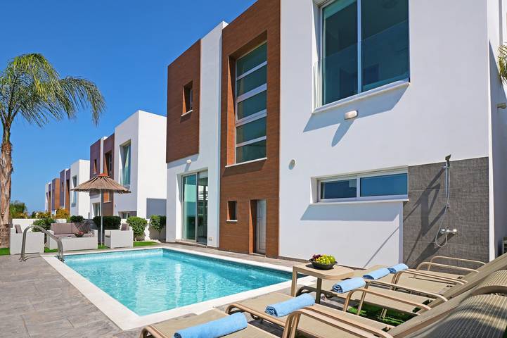 Villa für 6 Personen, mit Pool und Garten sowie Balkon - 1