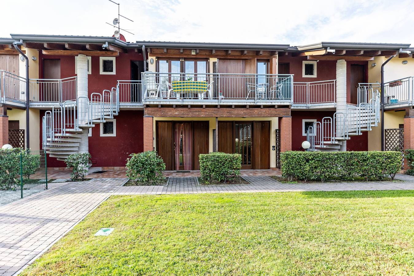 Appartamento intero, Appartamento 'Residence La Corte' con piscina condivisa, balcone e aria condizionata in Castelnuovo del Garda, Prealpi Gardesane