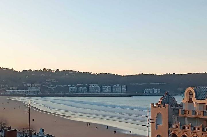 Location de vacances pour 6 personnes, avec balcon et jacuzzi à Hendaye
