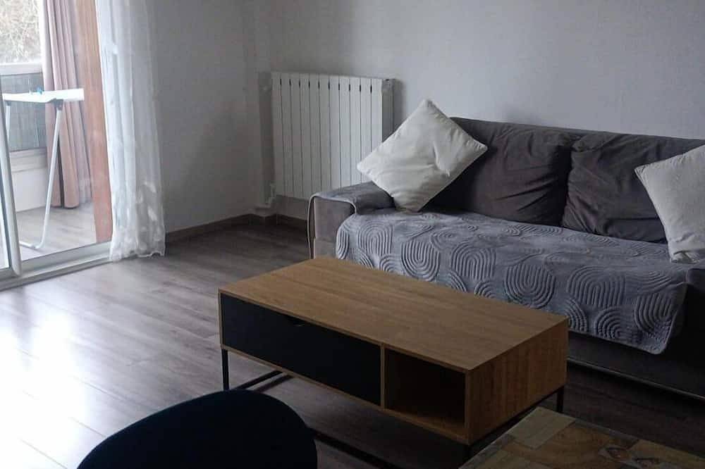 Apartamento entero, T2/70M2/4 persons near town center (700M), quiet area 2Km from the sea. in Six-Fours-les-Plages, Region de Toulon