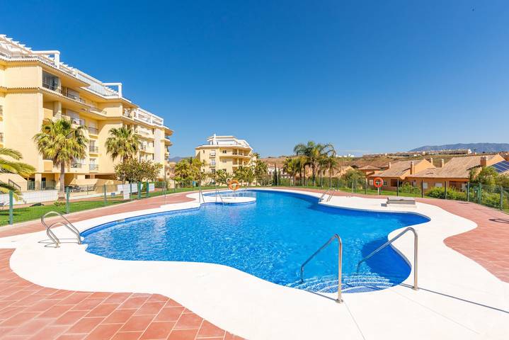 Entire apartment, Modern Apartment 'In Jardin Botanico' with Sea View, Pool, Wi-Fi, Garden & Terrace in La Cala de Mijas, Mijas