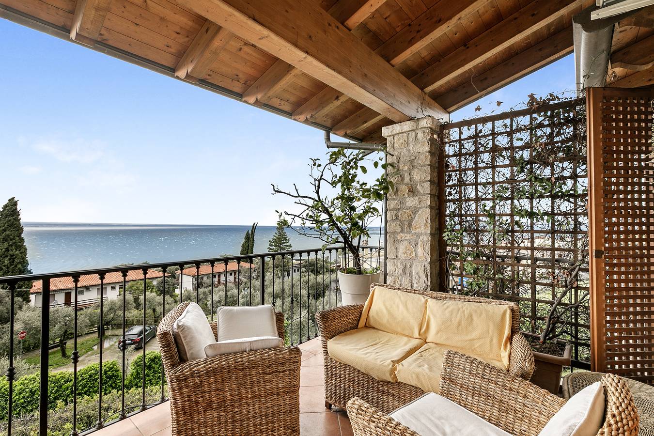 Appartamento intero, Grotten Loft with lake view & pool in Maderno, Toscolano-Maderno
