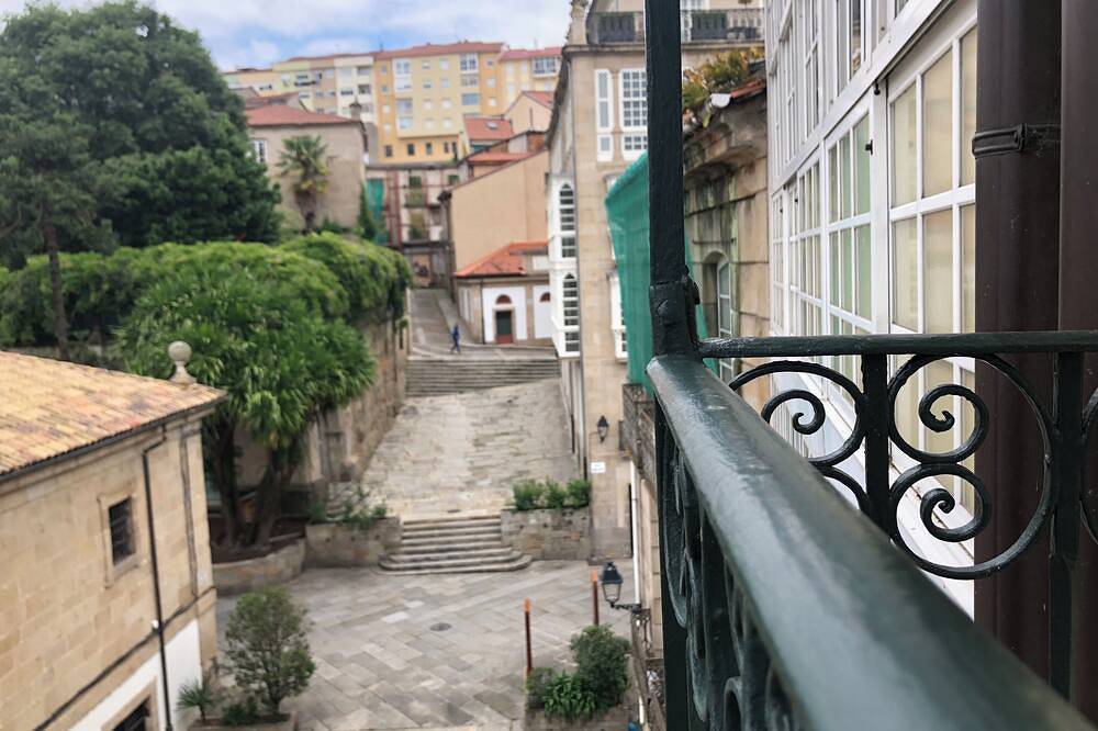 Entire apartment, Historic Charm & Stunning Views in Central Ourense in Ourense, Ourense Region