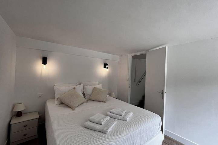 Location de vacances pour 2 personnes, avec terrasse ainsi que jacuzzi et jardin à Montséret - 2