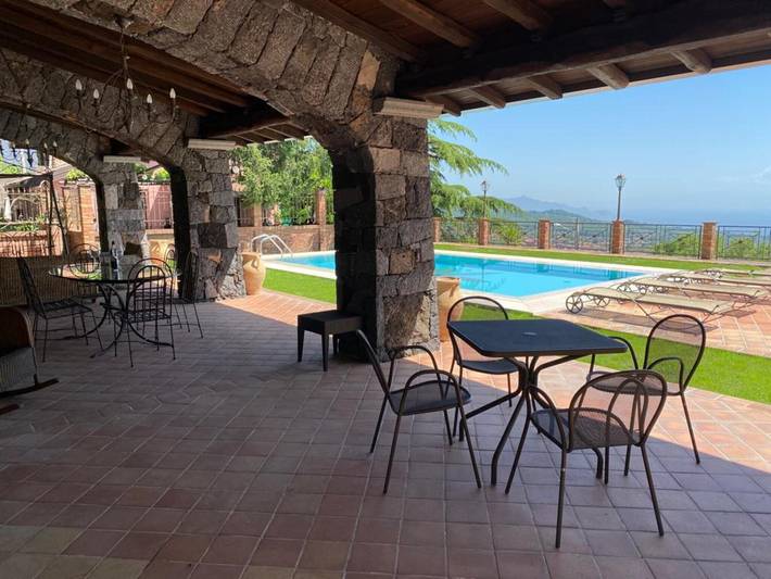 Villa 'Carlotta' con vista mare, Wi-Fi e aria condizionata in Zafferana Etnea, Etna