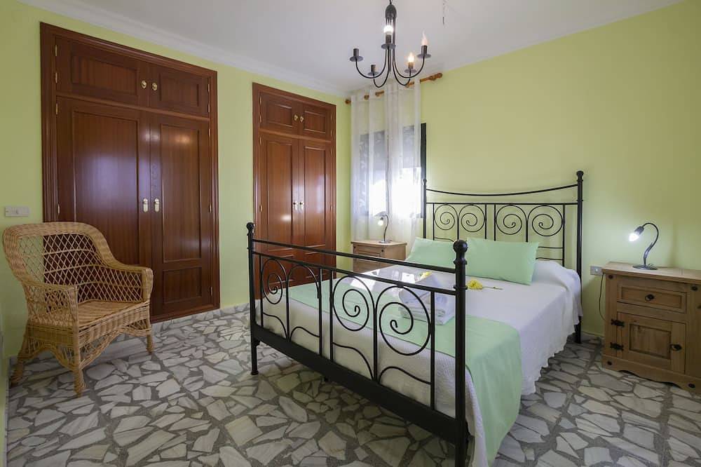 La Higuera, in Valdelaguna, for 10/15 people with Swimming Pool in Valdelaguna, La Alcarria