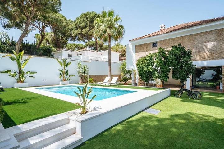 Casa de vacaciones para 4 personas, con piscina además de terraza y jardín - 1