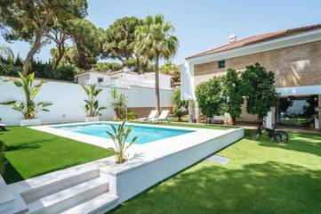 Gîte pour 4 personnes, avec terrasse ainsi que jardin et piscine à Alcalá de Guadaíra
