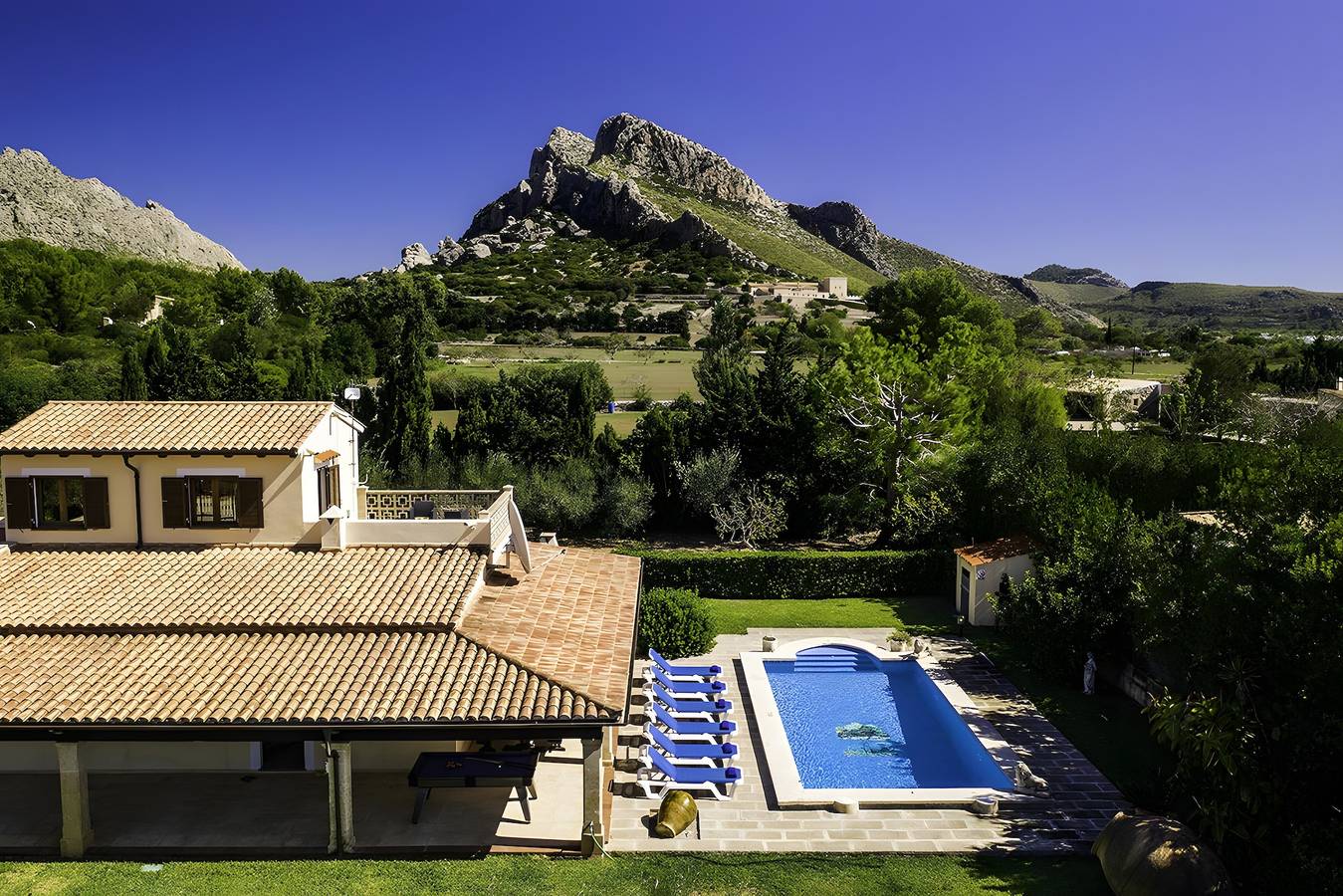 Schöne Finca Barraca in der Nähe des Meeres mit Blick auf die Berge in Port de Pollença, Pollença