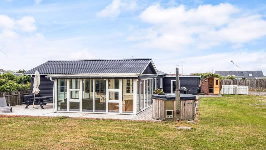Ferienhaus für 7 Personen, mit Garten und Sauna sowie Whirlpool in Thorsminde