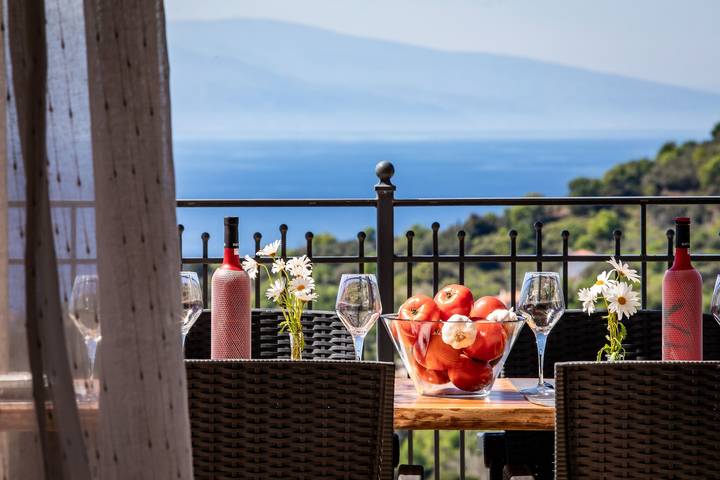 Ferienhaus für 8 Personen, mit Balkon und Terrasse sowie Garten und Pool auf Skopelos