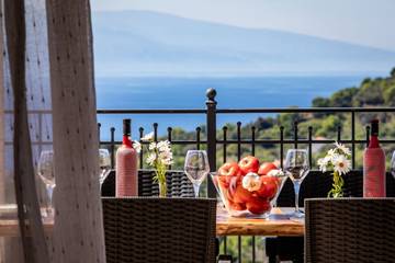 Location de vacances pour 8 personnes, avec piscine et jardin dans Skopelos