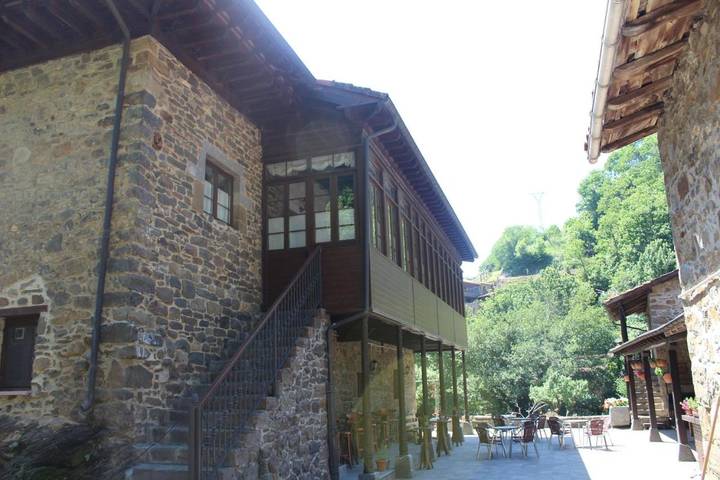 Hotel para 4 personas, con jardín en Comarca del Caudal - 4