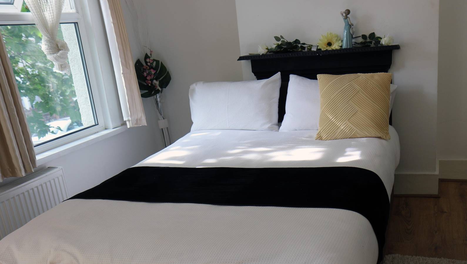 Spacious 4-Bed House - Sleeps 5, Garden & Parking in London, Südostengland