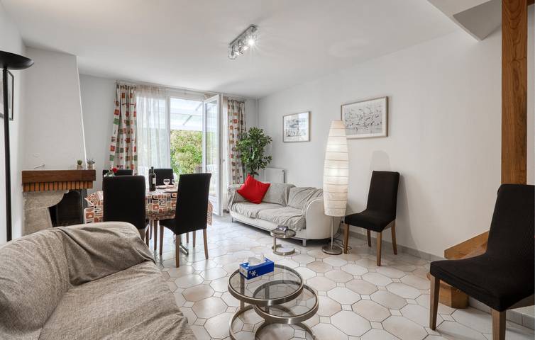 Acogedor apartamento ajardinado a 2 km de la playa con aparcamiento e Internet in Lagord, Región de La Rochelle