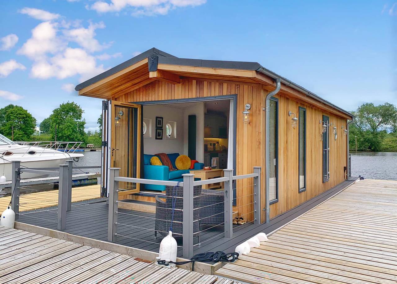 Floating Lodge in York, Yorkshire and the Humber