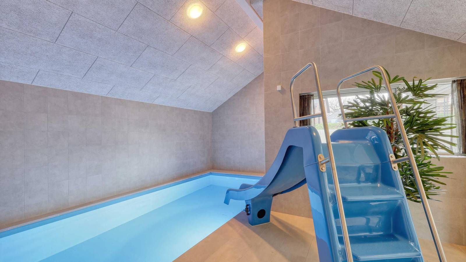 767 – Luxus-Poolhaus für 14 Gäste am schönen Trams in Jesendorf, Nordwestmecklenburg (Wismar und Umgebung)