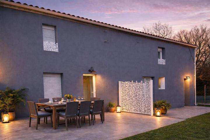 Location de vacances pour 7 personnes, avec terrasse et jardin à Mouilleron-le-Captif