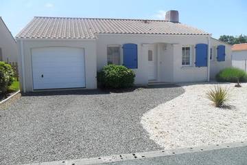 Gîte pour 4 personnes, avec terrasse à Landevieille