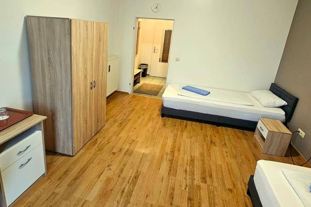 Ganze Wohnung, 1 Zimmer/room in Oberschleißheim, Oberbayern